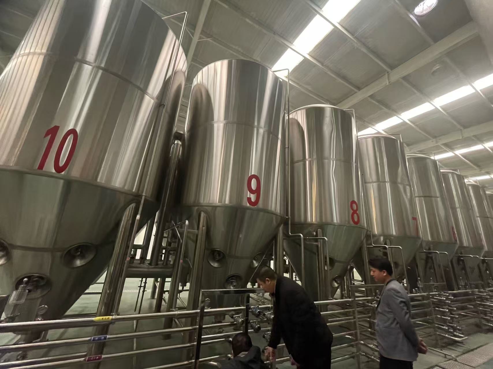 西平精酿啤酒设备厂—平面布置、设备设计、制造、调试、培训等一条龙服务